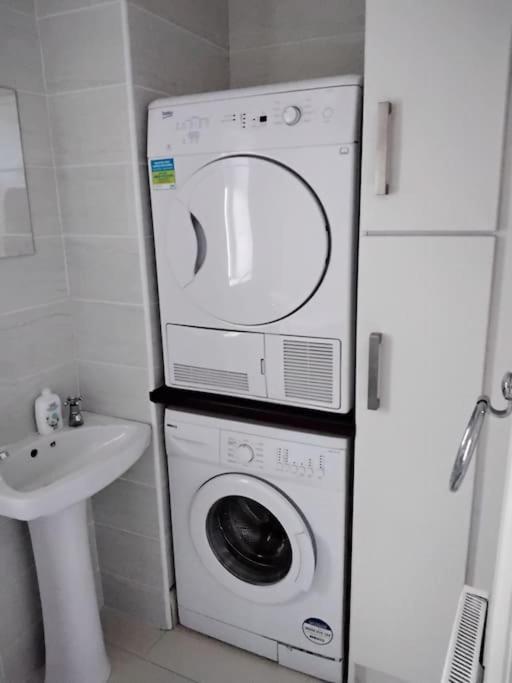 Townhouse Clifden: Located In The Heart Of Connemara别墅 外观 照片