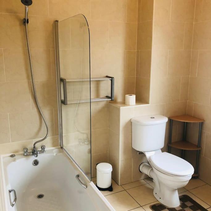 Townhouse Clifden: Located In The Heart Of Connemara别墅 外观 照片