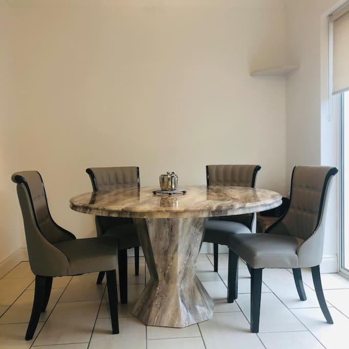 Townhouse Clifden: Located In The Heart Of Connemara别墅 外观 照片