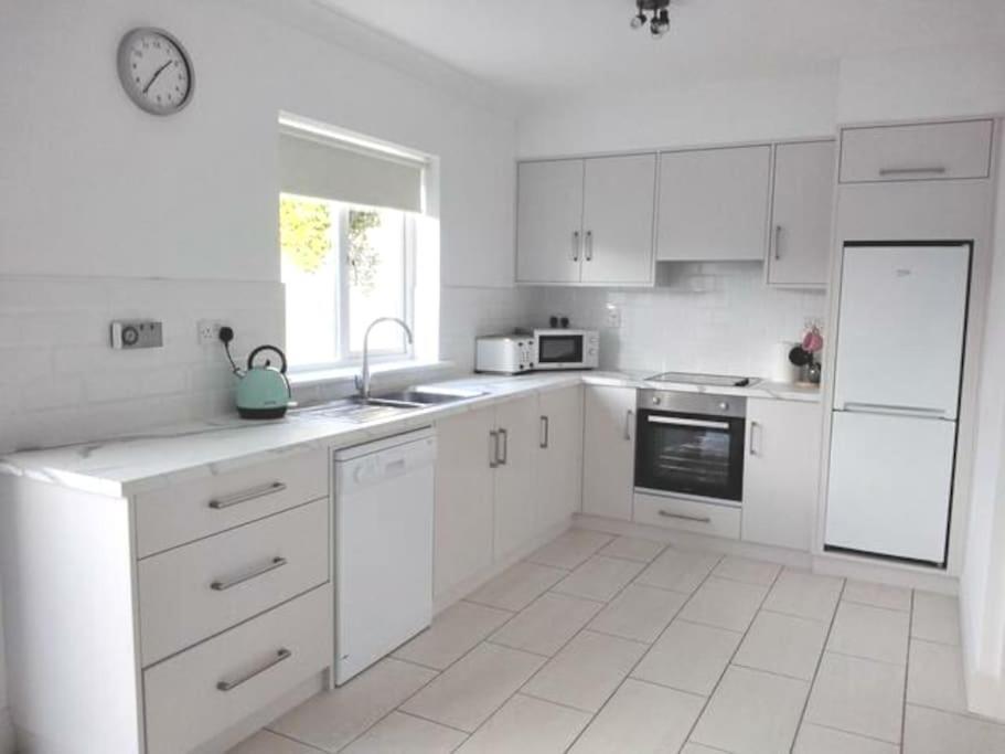 Townhouse Clifden: Located In The Heart Of Connemara别墅 外观 照片