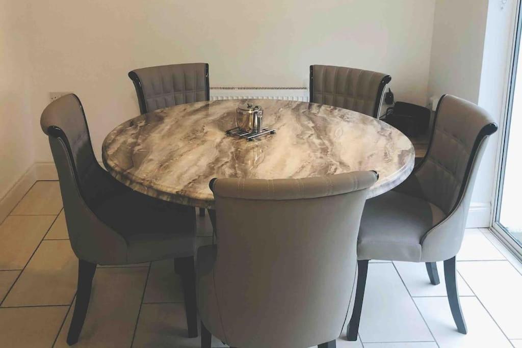 Townhouse Clifden: Located In The Heart Of Connemara别墅 外观 照片