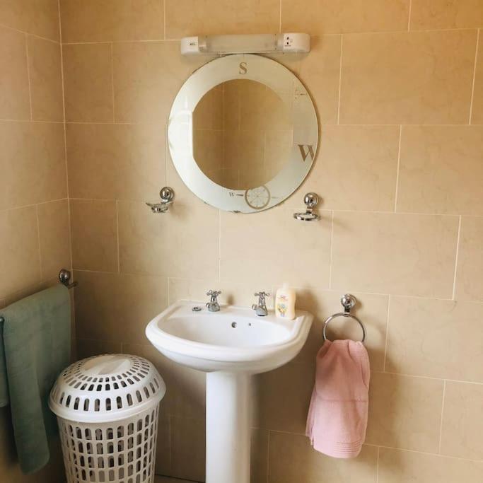 Townhouse Clifden: Located In The Heart Of Connemara别墅 外观 照片